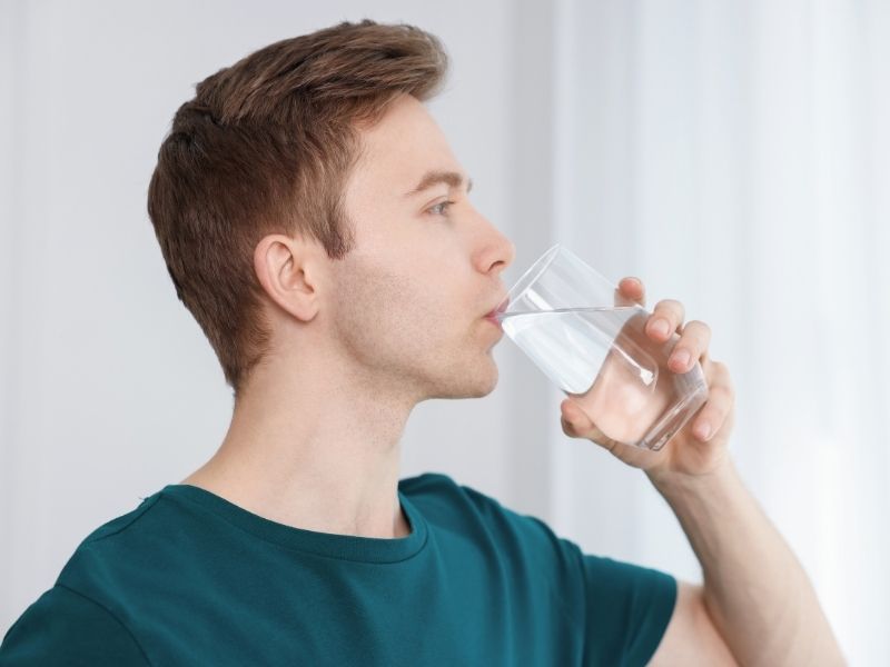 bol-su-icmek-bobrek-tasini-onler-mi